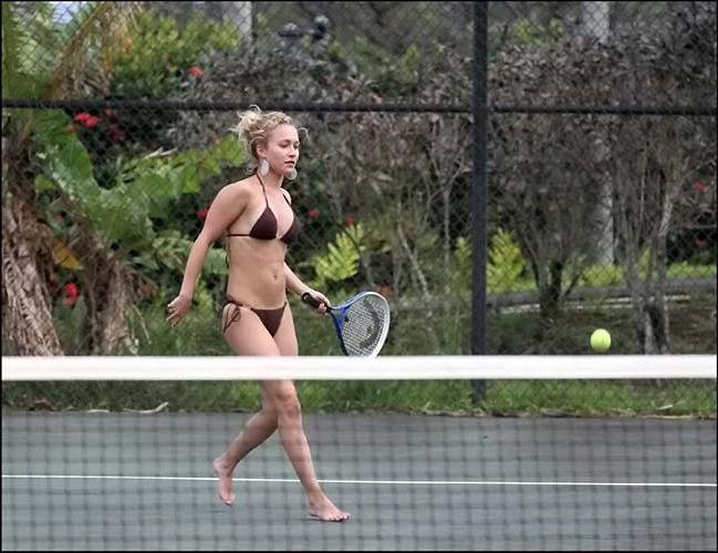 16P Hayden Panettiere exposing sexy body and hot ass in bikini