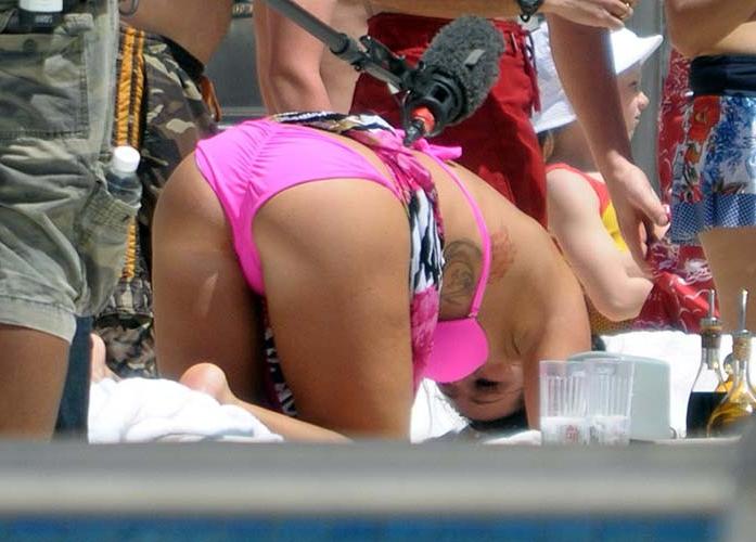 16P Jenni Farley sexy and hot bikini and topless paparazzi photos