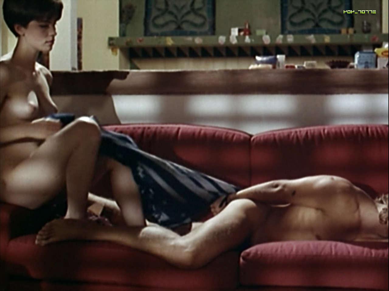 16P Kate Beckinsale showing her nice boobs and leggy in mini skirt