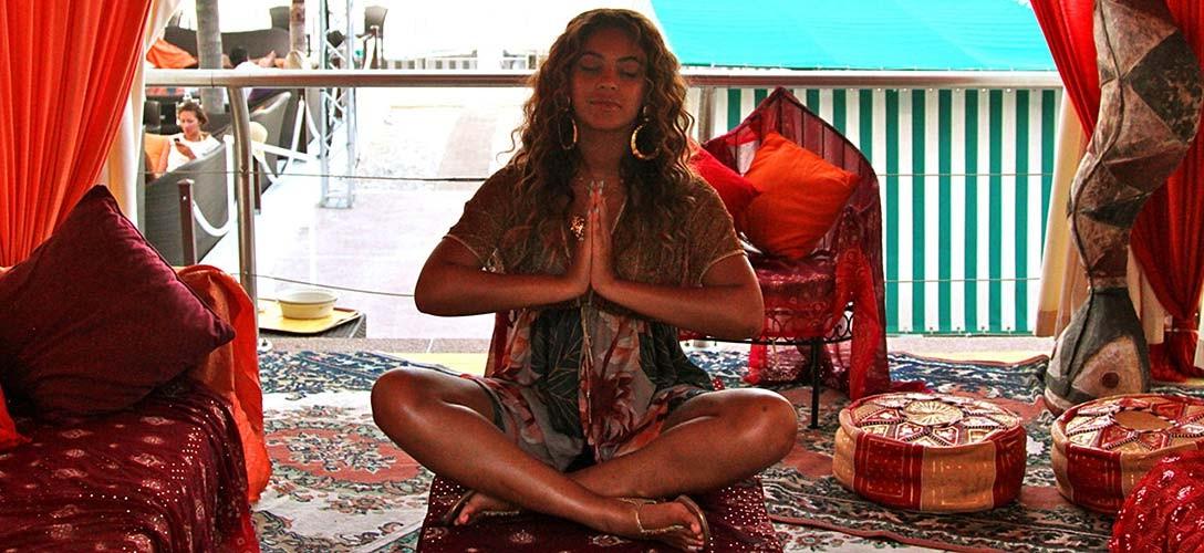 16P Beyonce Knowles exposing sexy bikini body on private photos