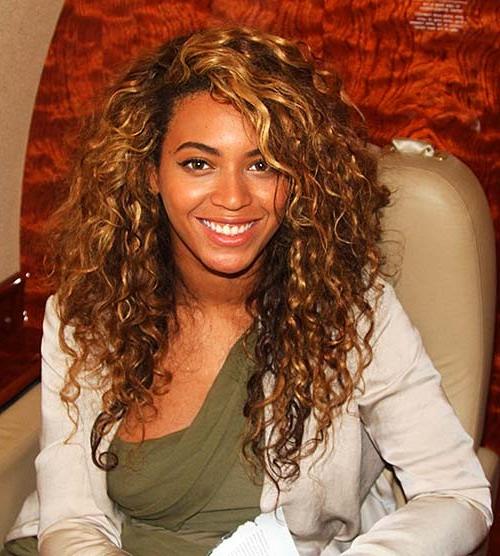 16P Beyonce Knowles exposing sexy bikini body on private photos