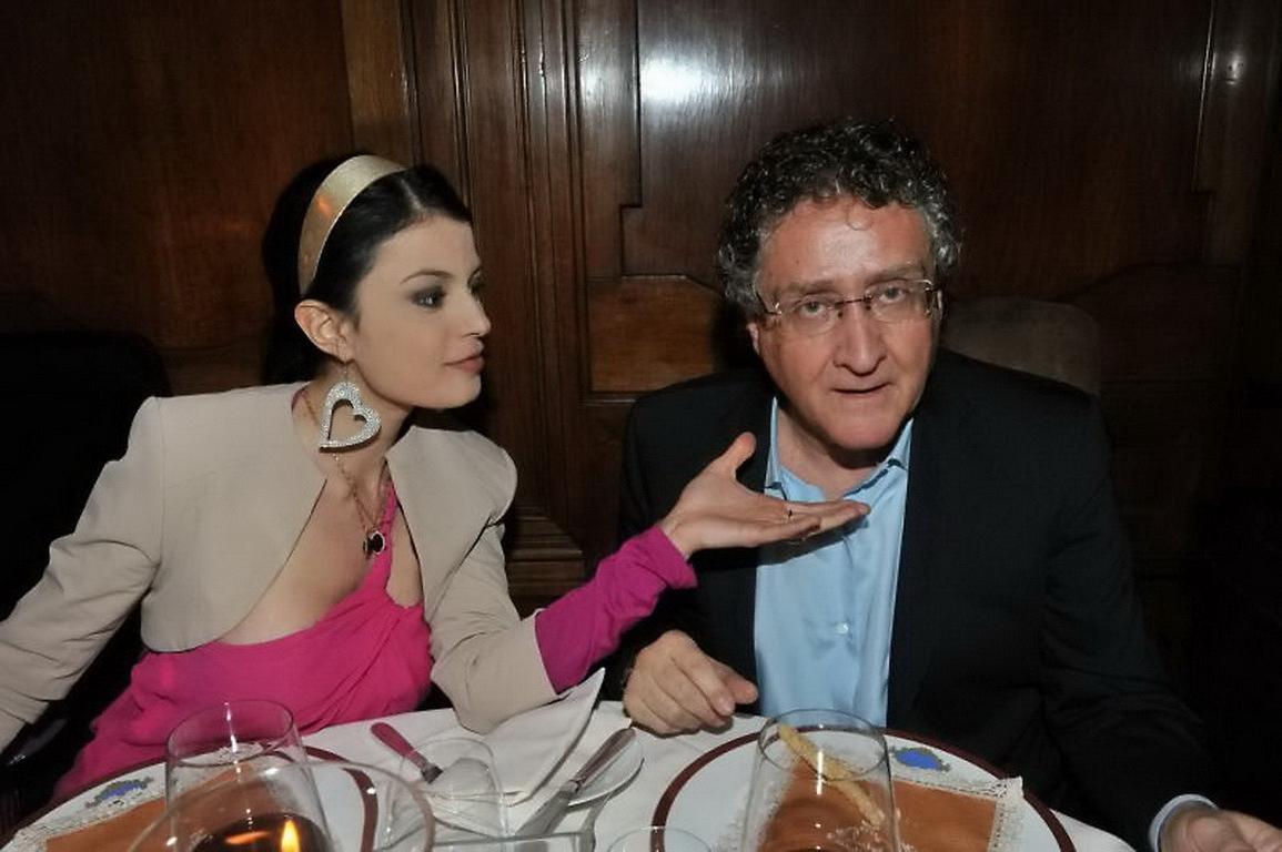 16P Sara Tommasi flashing her pussy, boobs  ass in public