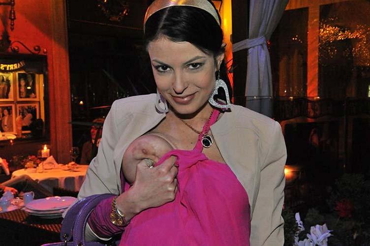 16P Sara Tommasi exposing her sexy ass and shaved pussy