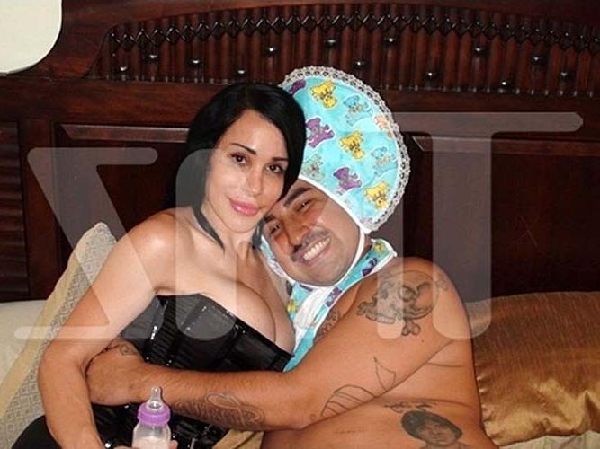 16P Nadya Suleman posing totally nude and showing huge boobs