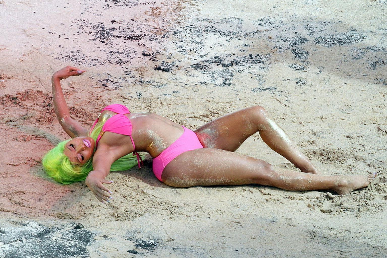 16P Nicki Minaj looks hot wearing a bikini on set of music video in Hawaii