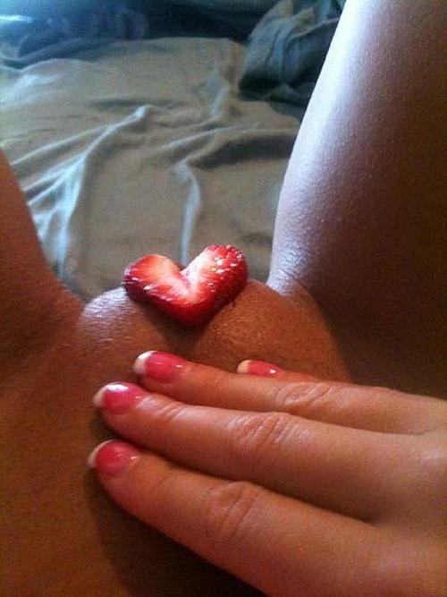 16P Kacey Jordan posing totally nude and sucking hard cock on private photos