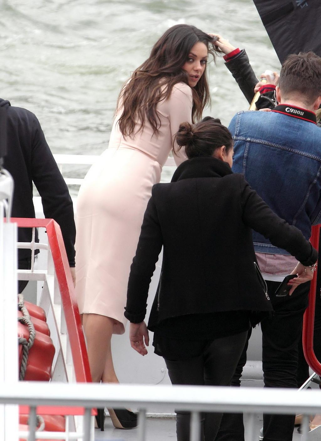 16P Mila Kunis paparazzi ass photos at Christian Diors yacht in Paris,and out on a d