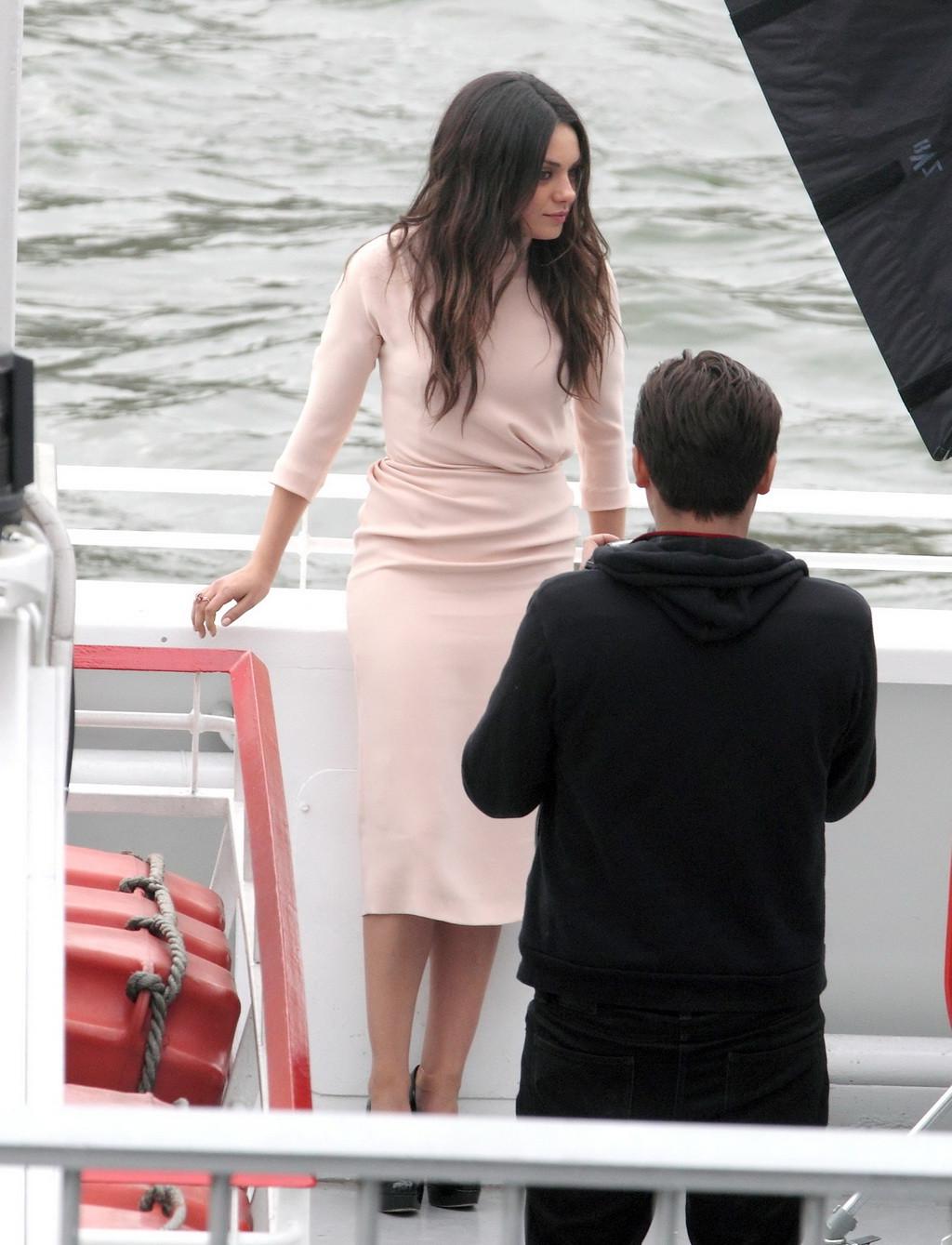 16P Mila Kunis paparazzi ass photos at Christian Diors yacht in Paris,and out on a d