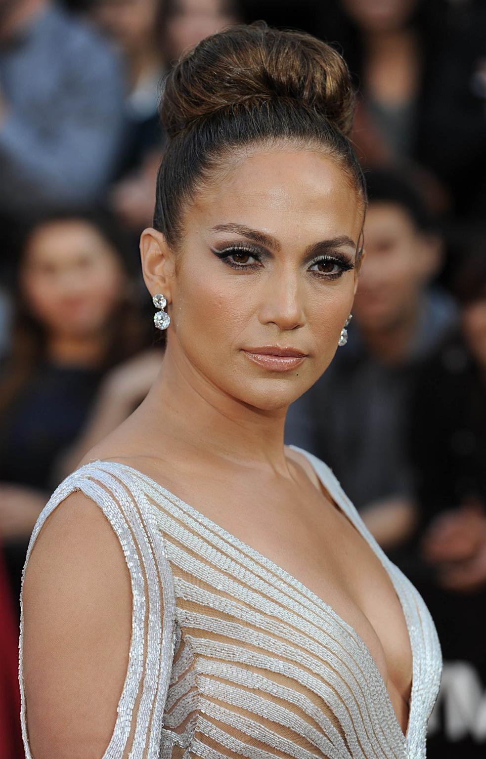 16P Jennifer Lopez braless showing huge cleavage at 84th Annual Academy Awards