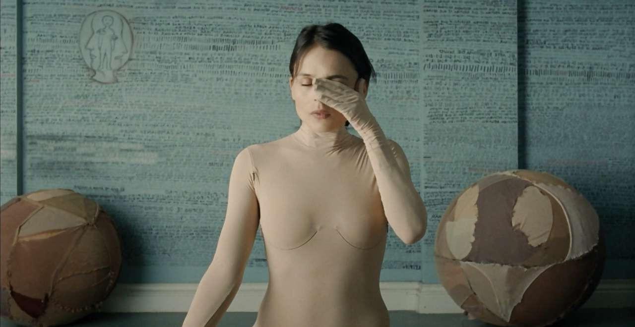16P Elena Anaya showing her nice tits and ass in nude movie scenes