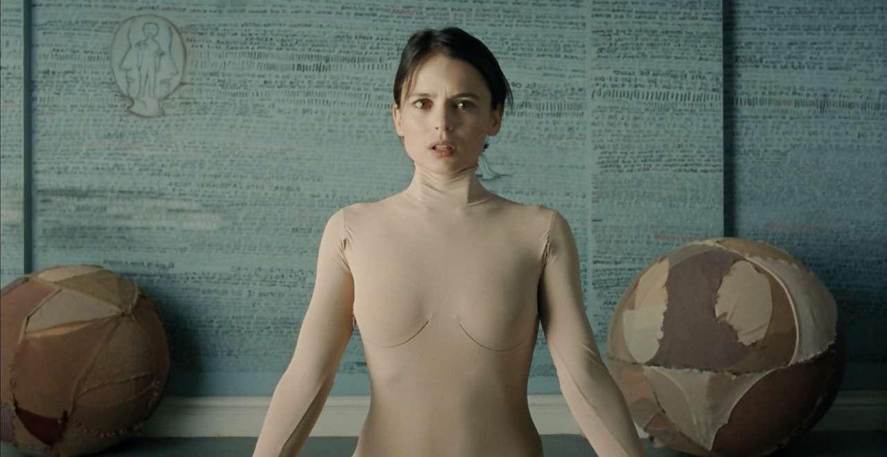 16P Elena Anaya showing her nice tits and ass in nude movie scenes