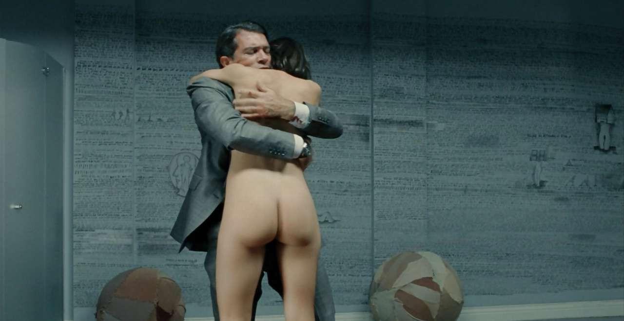 16P Elena Anaya showing her nice tits and ass in nude movie scenes