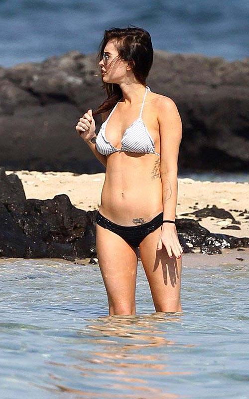 16P Megan Fox exposing fucking sexy body and huge boobs in bikini