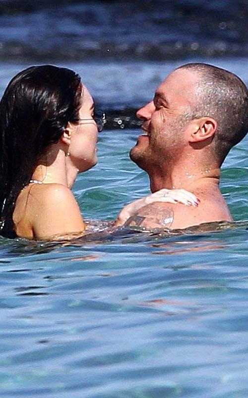 16P Megan Fox exposing fucking sexy body and huge boobs in bikini