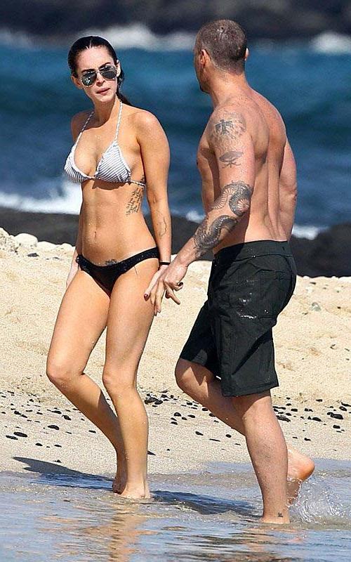 16P Megan Fox exposing fucking sexy body and huge boobs in bikini