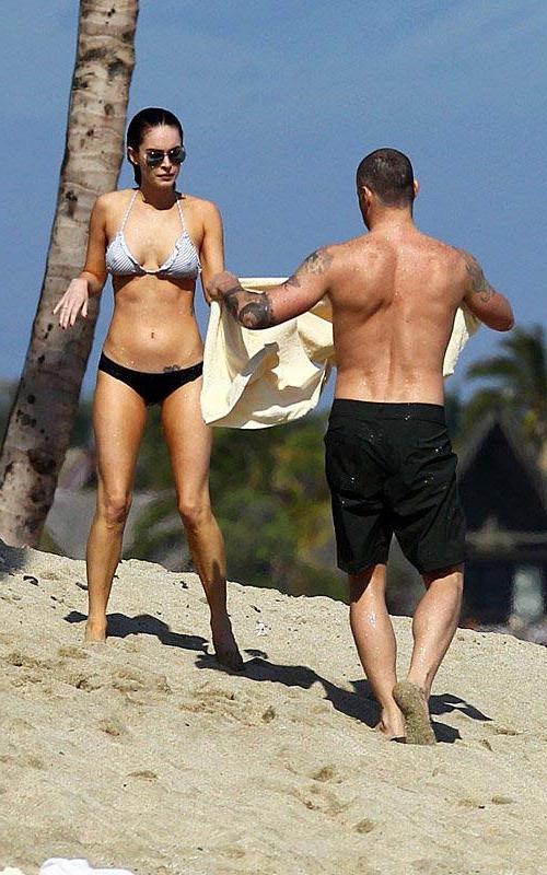 16P Megan Fox exposing fucking sexy body and huge boobs in bikini