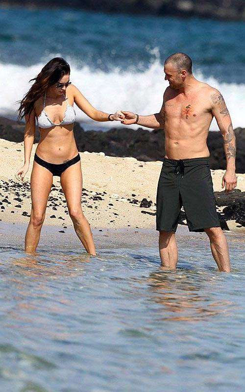 16P Megan Fox exposing fucking sexy body and huge boobs in bikini