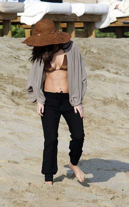 16P Megan Fox exposing fucking sexy body and huge boobs in bikini