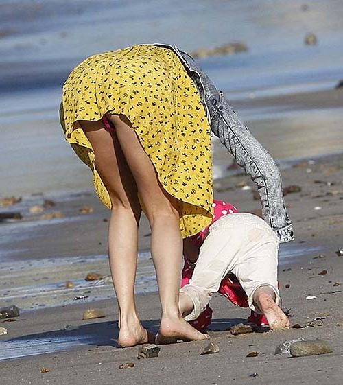 16P Selena Gomez sexy upskirt paparazzi photos on beach
