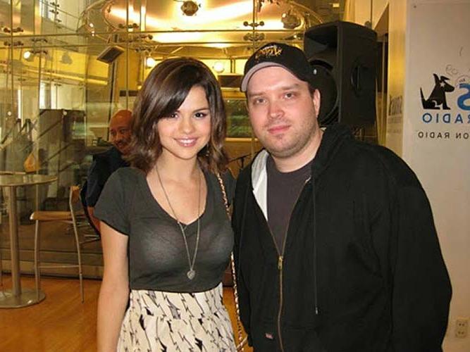 16P Selena Gomez sexy upskirt paparazzi photos on beach