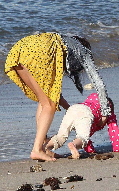 16P Selena Gomez sexy upskirt paparazzi photos on beach