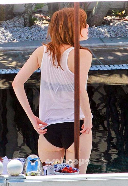 16P Emma Stone flashing her sexy ass in black bikini on pool