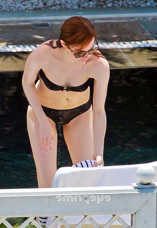 16P Emma Stone flashing her sexy ass in black bikini on pool