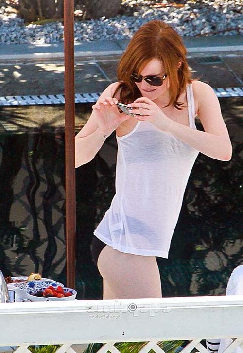 16P Emma Stone flashing her sexy ass in black bikini on pool