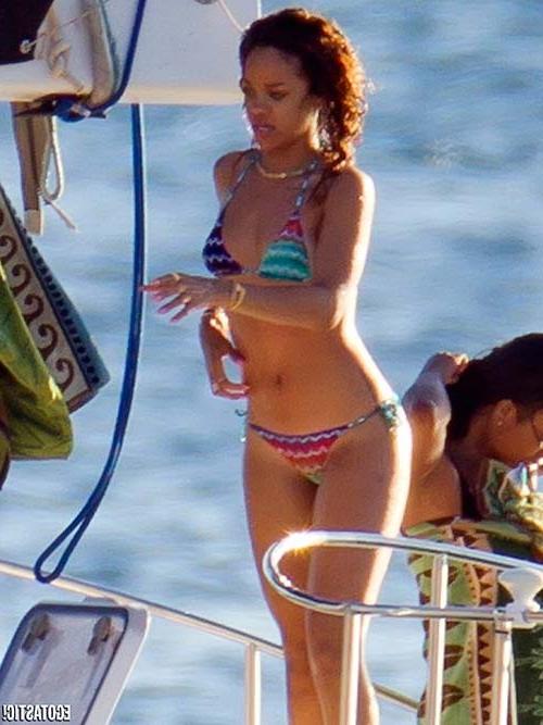 16P Rihanna exposing sexy body and hot ass in bikini while snorkling