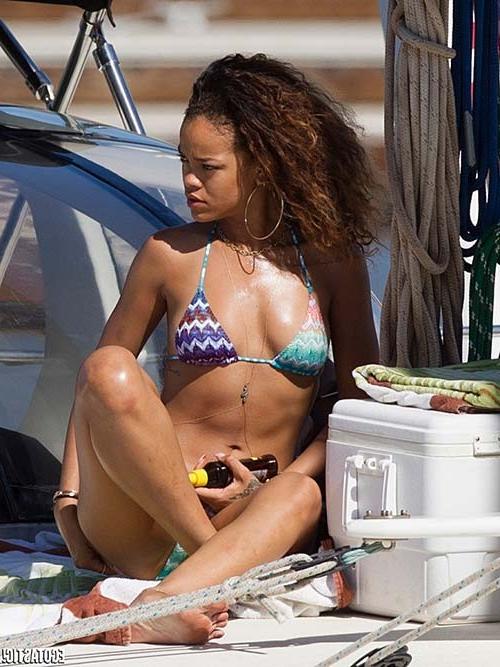 16P Rihanna exposing sexy body and hot ass in bikini while snorkling