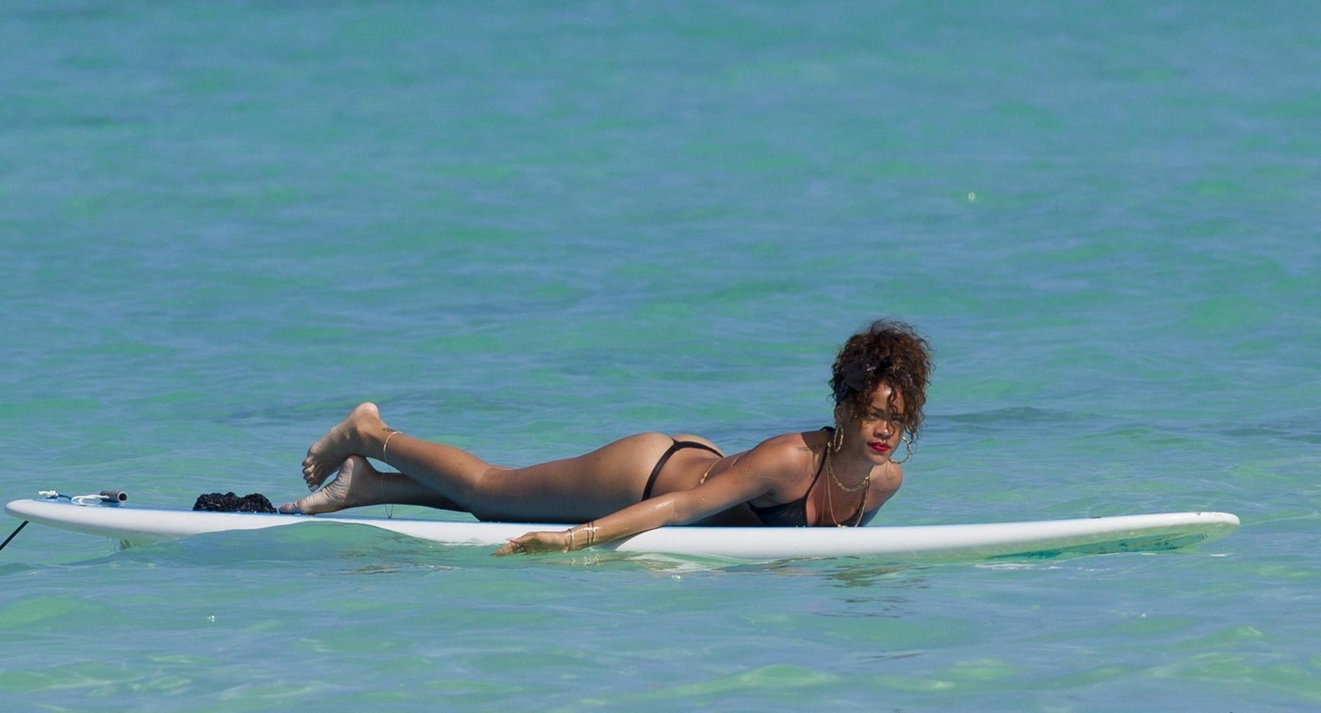 16P Rihanna shows off her ass wearing black thong bikini on a beach in Hawaii