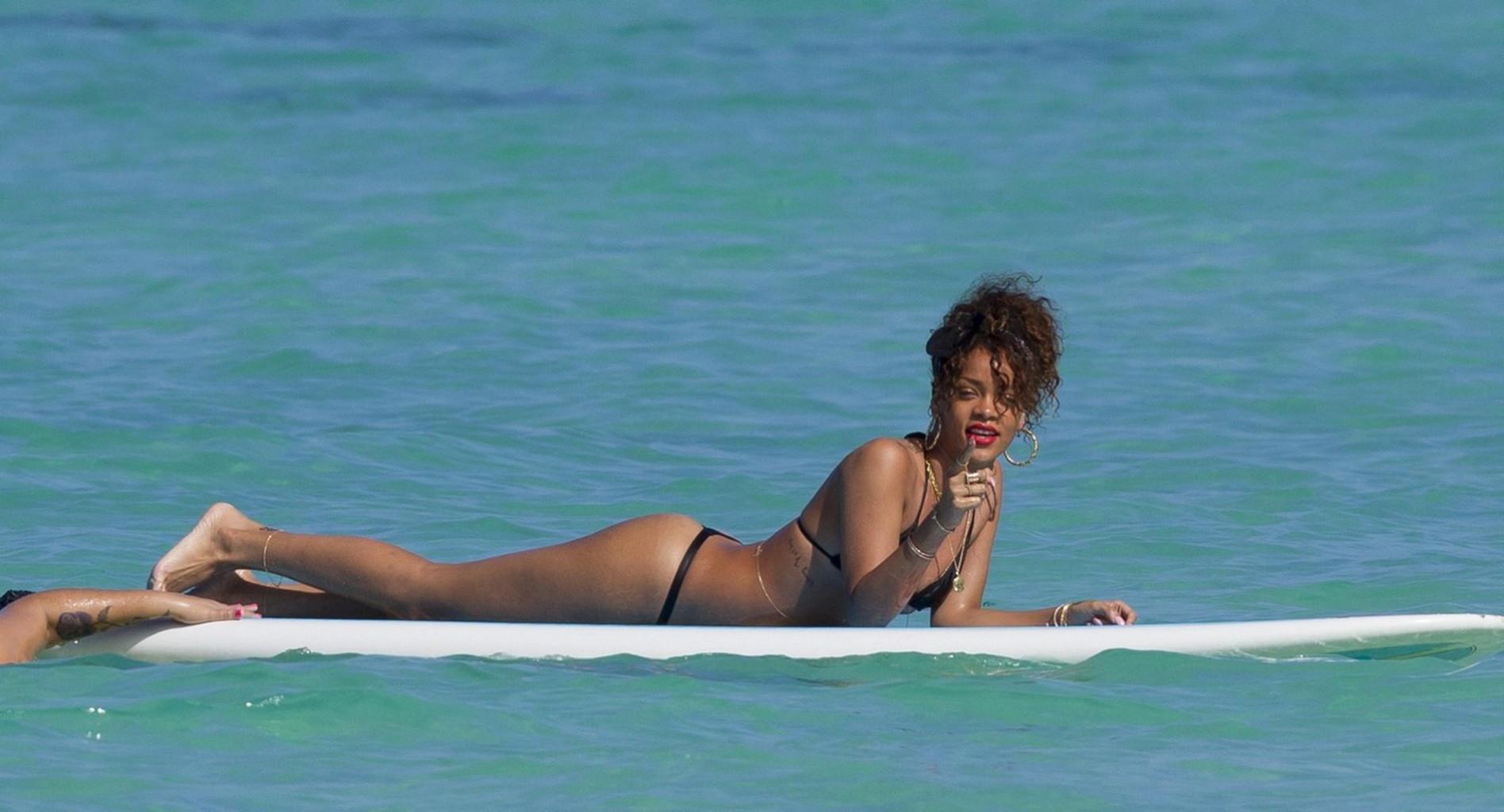 16P Rihanna shows off her ass wearing black thong bikini on a beach in Hawaii