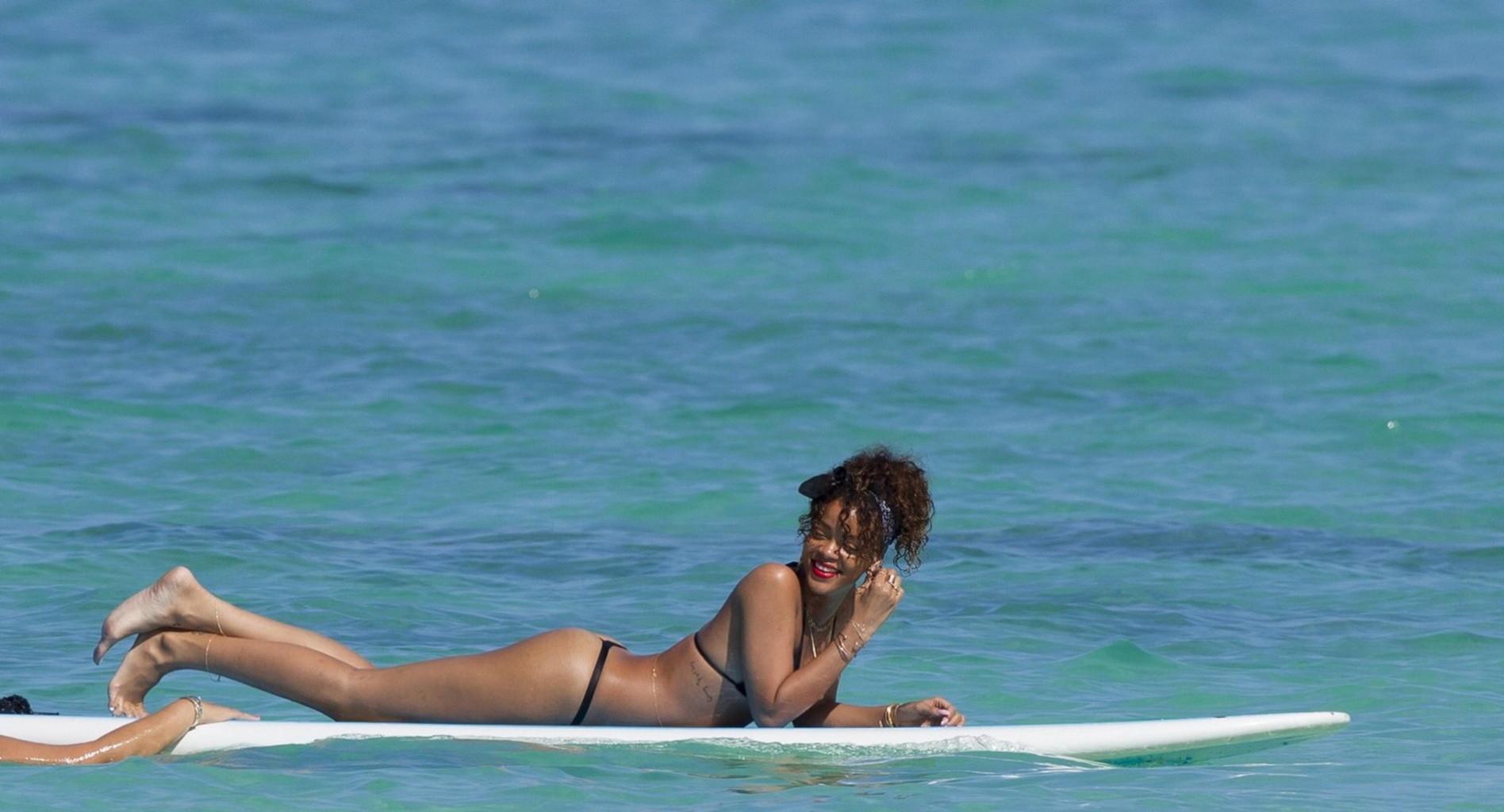 16P Rihanna shows off her ass wearing black thong bikini on a beach in Hawaii