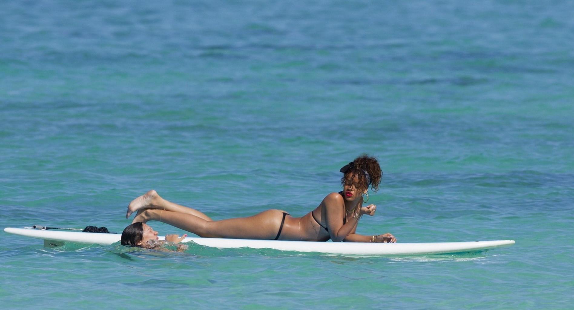 16P Rihanna shows off her ass wearing black thong bikini on a beach in Hawaii
