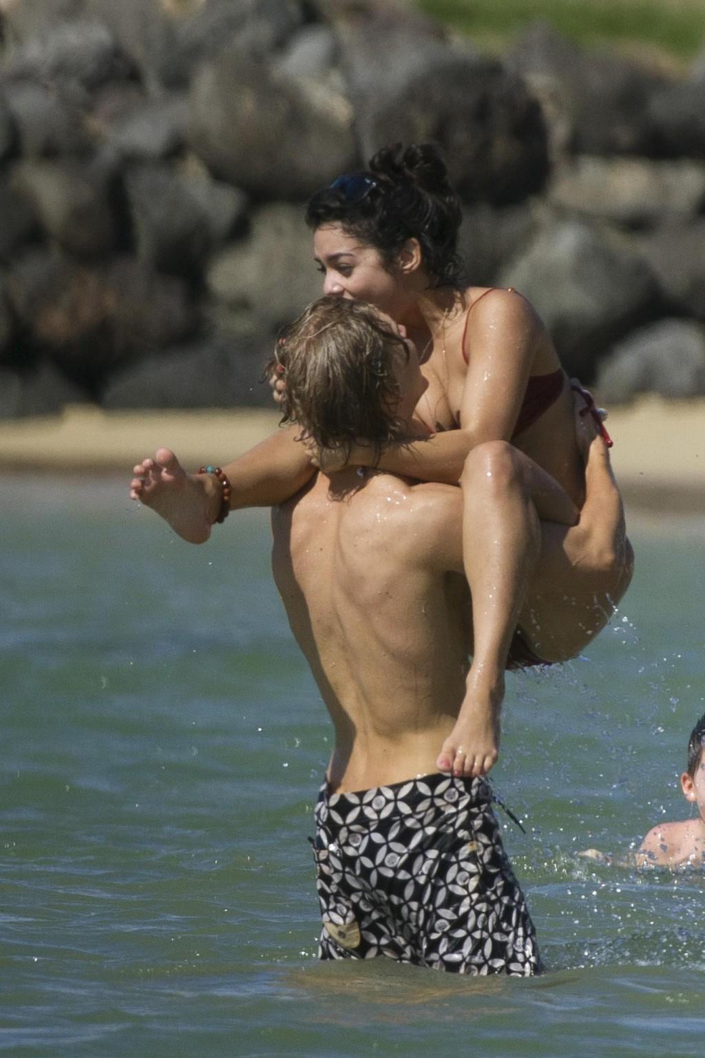 16P Vanessa Hudgens in sexy red bikini making out with her boyfriend on a Hawaiian b