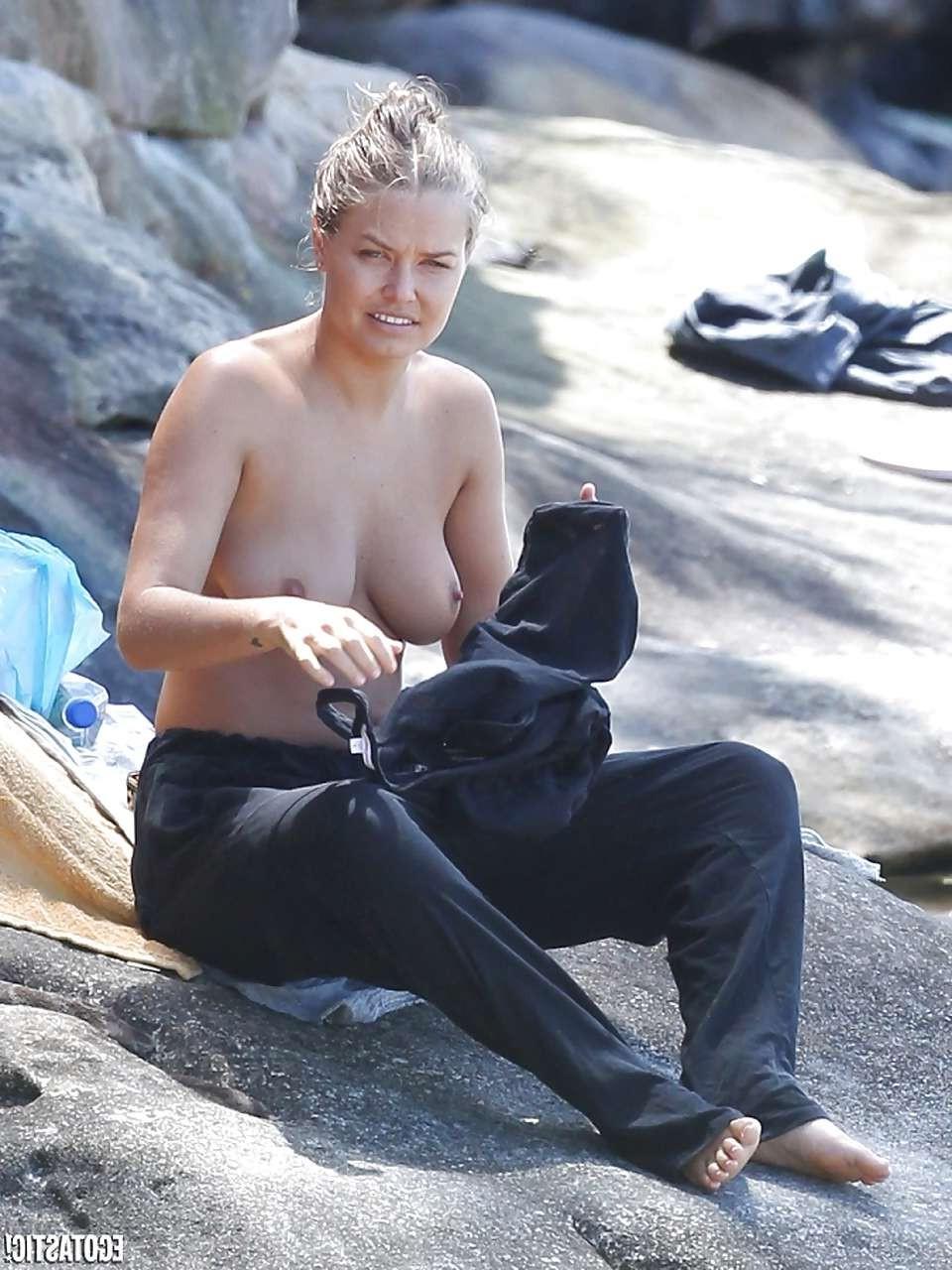 16P Lara Bingle exposing her nice big boobs on beach paparazzi pictures
