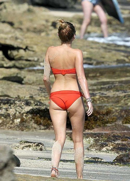 16P Miley Cyrus exposing huge cleavage and sexy ass in thong