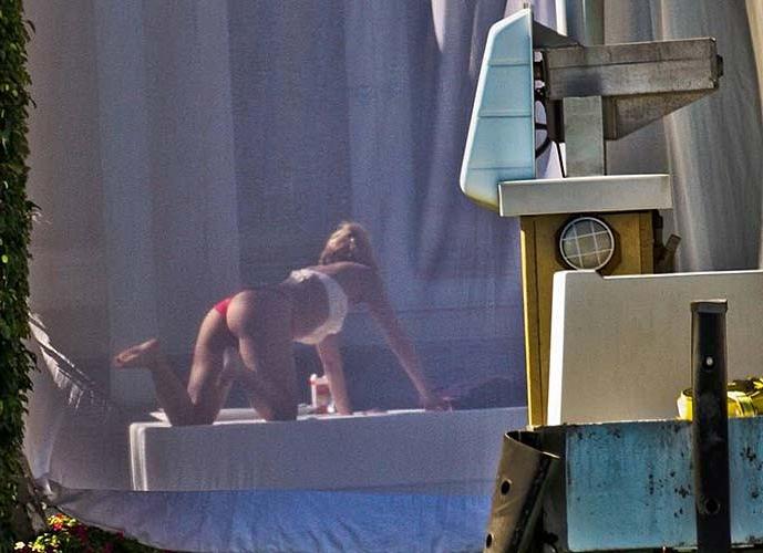 16P Shakira exposing sexy body and hot ass in thong by the pool