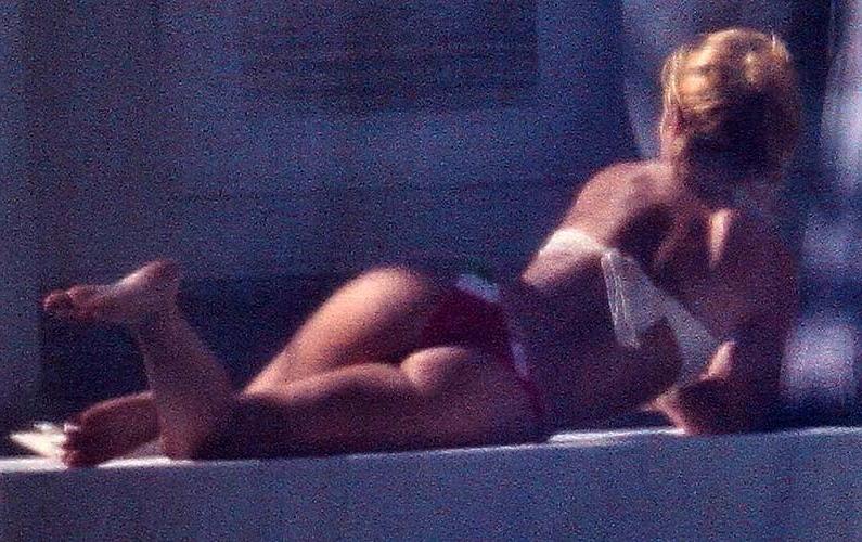 16P Shakira exposing sexy body and hot ass in thong by the pool