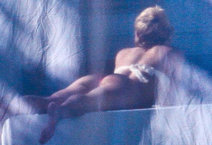 16P Shakira exposing sexy body and hot ass in thong by the pool