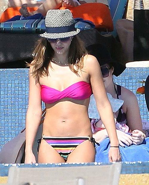 16P Jessica Alba posing in bikini and showing her sexy ass