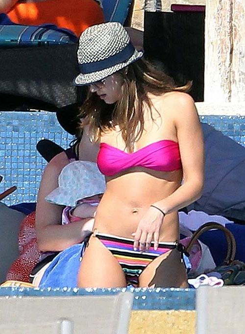 16P Jessica Alba posing in bikini and showing her sexy ass