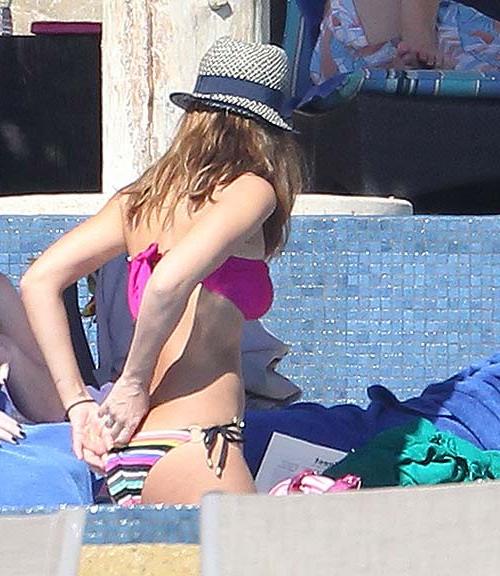 16P Jessica Alba posing in bikini and showing her sexy ass