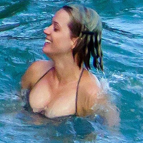 16P Katy Perry exposing sexy body and massive boobs in bikini on pool