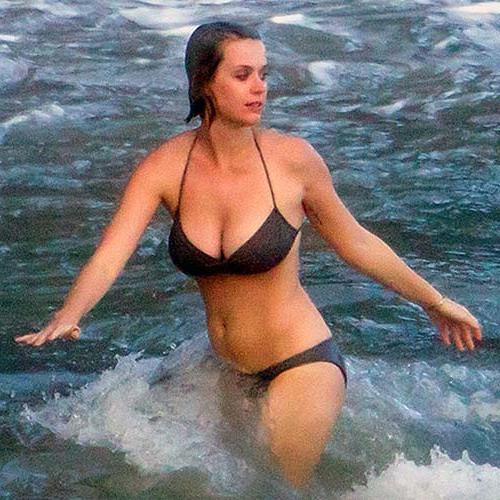 16P Katy Perry exposing sexy body and massive boobs in bikini on pool