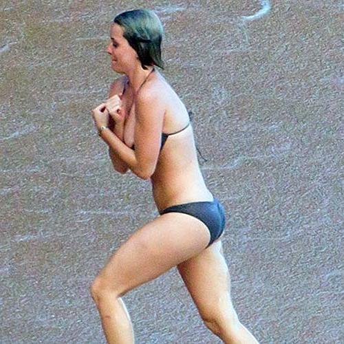 16P Katy Perry exposing sexy body and massive boobs in bikini on pool