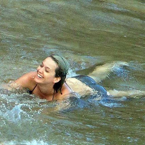 16P Katy Perry exposing sexy body and massive boobs in bikini on pool
