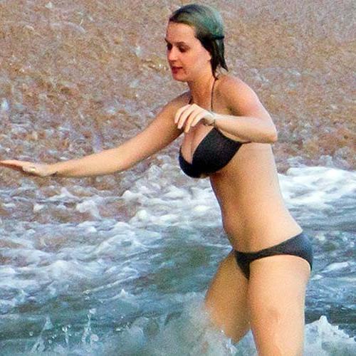 16P Katy Perry exposing sexy body and massive boobs in bikini on pool