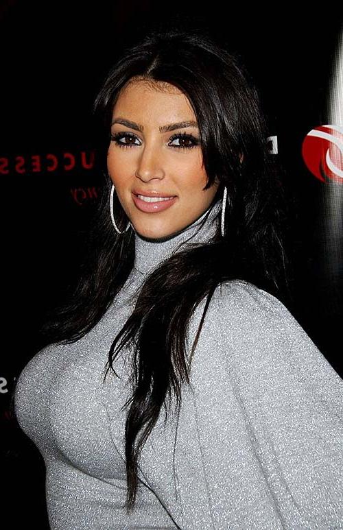 16P Kim Kardashian exposing her shaved pussy and big tits on bed