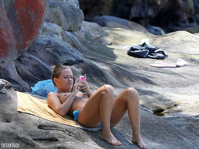 16P Lara Bingle topless sunbathing on beach paparazzi photos